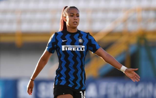 Şampiyonluk sevinci yaşayan Brezilya Kadın Futbol Takımı oyuncuları soyunma odasında kalça dansı yaptı