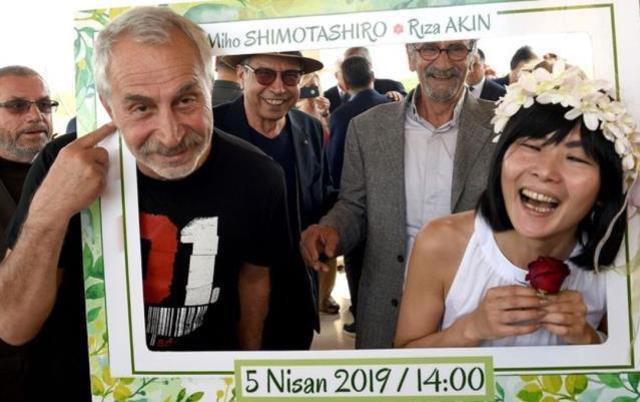 Son Dakika: Geçirdiği beyin kanaması nedeniyle yoğun bakıma kaldırılan usta oyuncu Rıza Akın hayatını kaybetti.