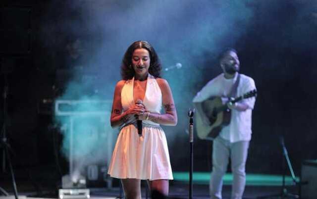 Şarkıcı Melike Şahin, rüzgar gerekçesiyle Feshane'deki konsere çıkmadı