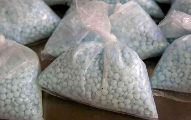 Cezaevine yollanan gizemli mektuba dokunan posta görevlisi, hayatını kaybetti