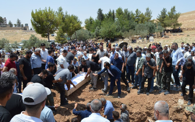 En büyüğü 26 yaşında! 3 kız kardeş yan yana toprağa verildi