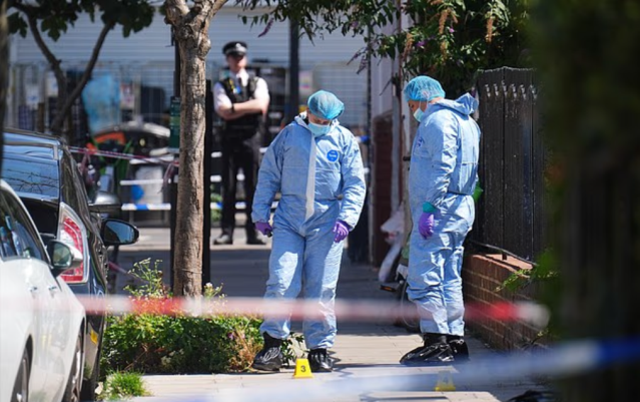 Londra'da 45 yaşındaki Türk vatandaşı sokak ortasında silahla öldürüldü