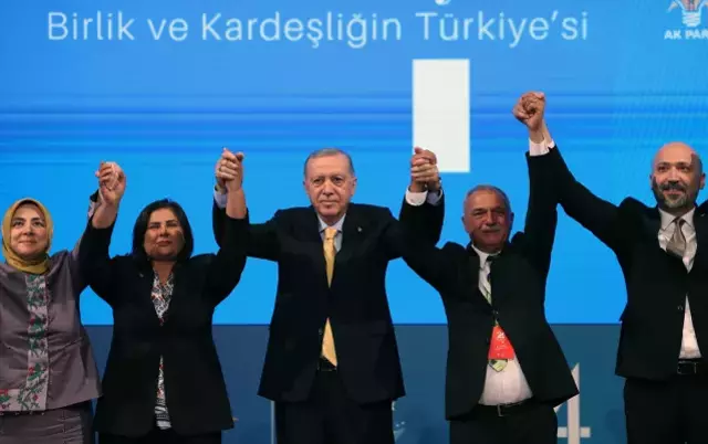 AK Parti'ye katılan belediye başkanları