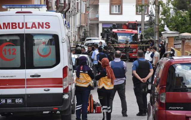 Rahatsız ettiği kadını evin içinde rehin alan adam zorla ikna edildi