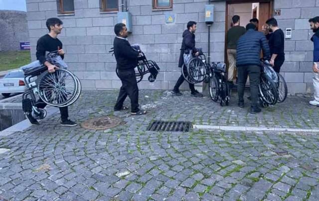 Help Yetim'den engellilere tekerlekli sandalye yardımı