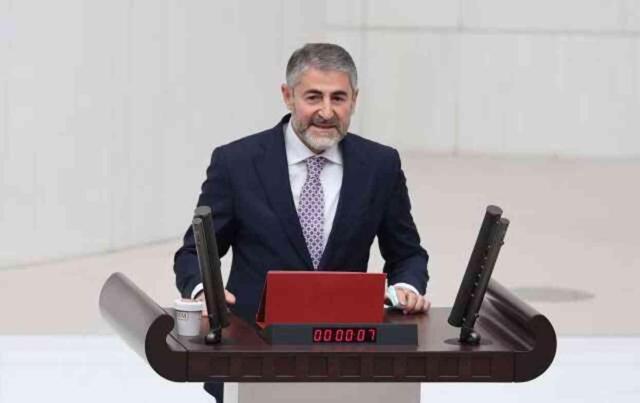 Nureddin Nebati'nin TBMM'de olmadığı halde yerine yollama pusulası verildiği ortaya çıktı, Meclis kapandı