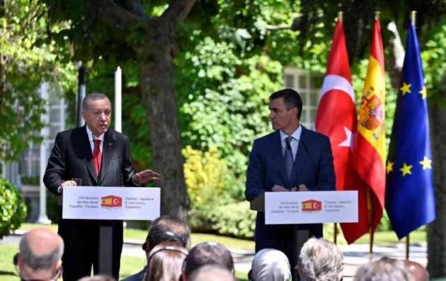 İspanyol muhabirin sorusu Cumhurbaşkanı Erdoğan'ı sinirlendirdi: Başını sallama, bak ben sallamıyorum