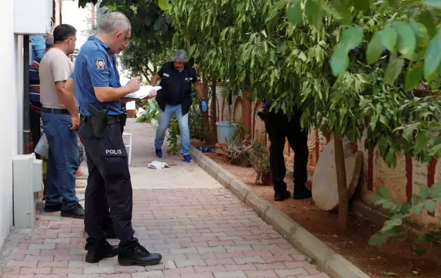 Antalya'da Bıçaklı Saldırı: Eski Eş ve Arkadaşı Yaralandı