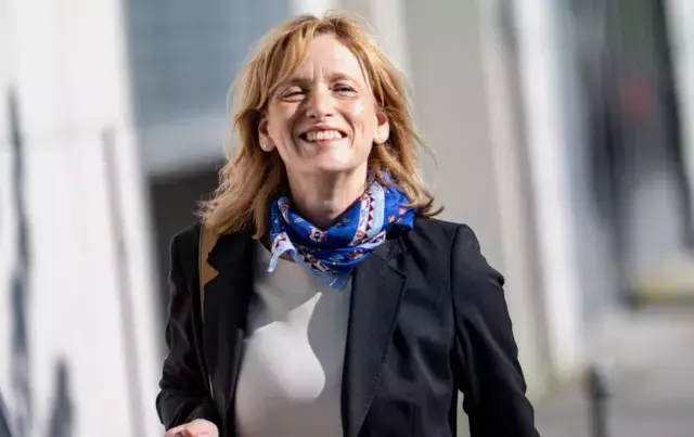 Karin Prien konuşma yaparken