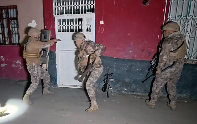 'Bayğaralar' suç örgütüne operasyon! Biri çeyiz sandığında yakalandı, 96 şüpheli tutuklandı
