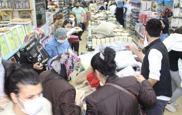 İndirimli halı izdihamı! Fiyatının 50 lira olduğunu duyan mağazaya koştu