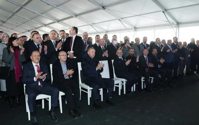 Uzun süredir ortalarda görünmeyen Mehmet Şimşek, Erdoğan'la temel atma töreninde görüntülendi