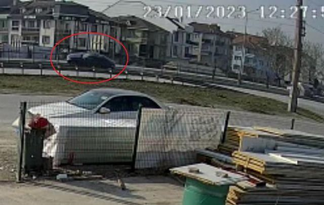 Direksiyonunda rahatsızlandığı otomobille ters yöne girip kaza yaptı! O anlar kameralara yansıdı
