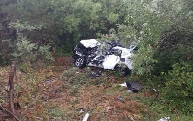 Kamyonla çarpışan cip şarampole yuvarlandı! Aynı aileden 1'i bebek 3 kişi hayatını kaybetti