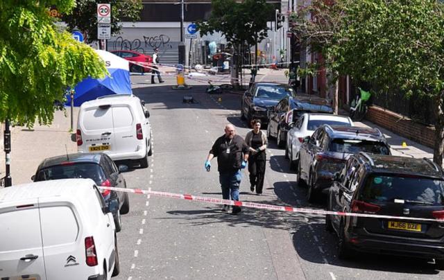 Londra'da 45 yaşındaki Türk vatandaşı sokak ortasında silahla öldürüldü