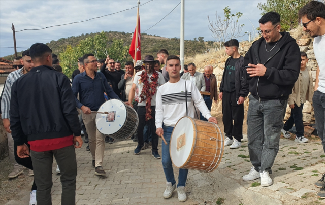 İlginç gelenek! 'İlgisiz akrabalar' tek tek tespit edilip su dolu yalağa atılıyor