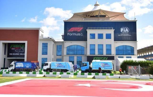 Geçen yıl ki Formula 1 organizasyonuna damga vuran temizlik aracı tekrar pistte! Şoför o anları anlattı