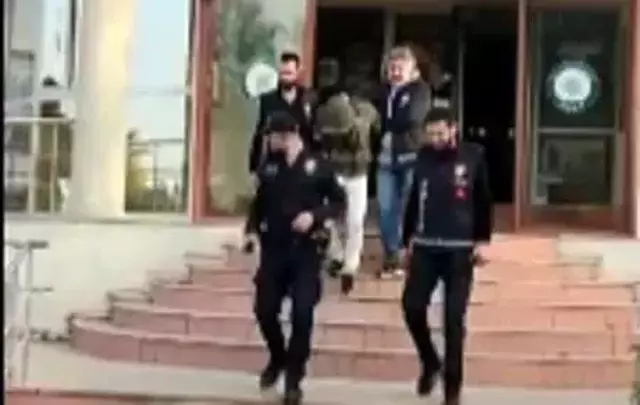 Resmen korku evi! Babası ve babaannesini oturma odasında rehin alıp, öldüresiye dövdü