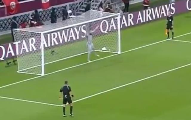 Bir değil iki değil! Dünya dans ederek penaltı kurtaran kaleciyi konuşuyor