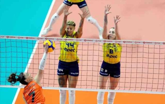 Eczacıbaşı'nı 3-0 mağlup eden Fenerbahçe Opet, Sultanlar Ligi'nde ikinci kez şampiyon