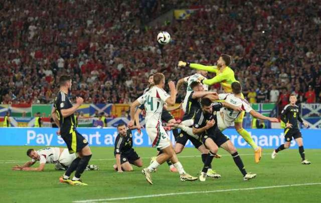 Macaristan, İskoçya'yı 1-0 yenerek son 16 şansını sürdürdü