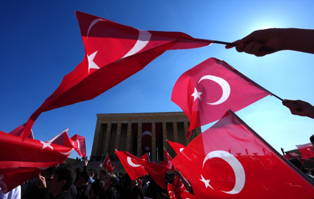 Bakan Bak, gençler ve sporcularla Anıtkabir'i ziyaret etti