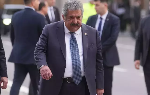 Komisyon üyelerinden biri