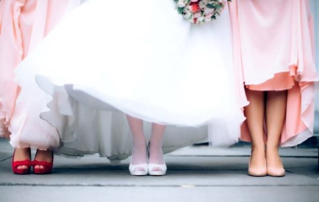 Rüyada beyaz gelinlik giymek ne anlama geliyor? Rüyada beyaz gelinlik giymek ve evlenmek nedir? Rüyada beyaz kabarık gelinlik giymek ne demek?