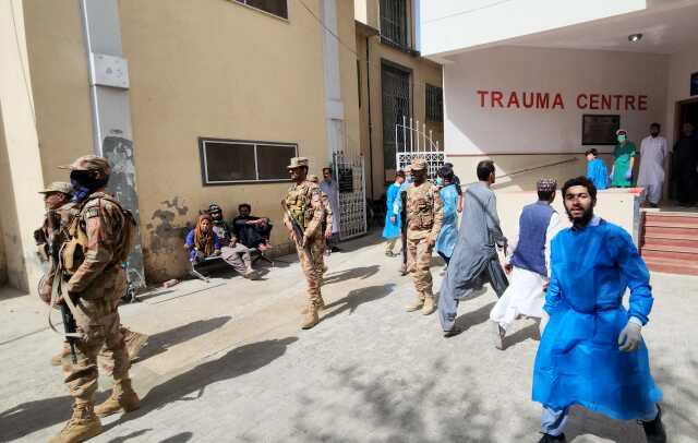 Pakistan'da cami yakınındaki bombalı saldırının görüntüsü ortaya çıktı