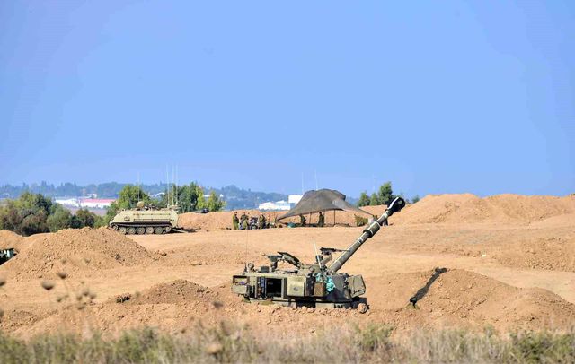 İsrail, kara harekatı için Gazze sınırına sevkiyatını arttırdı
