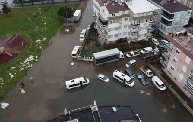 Antalya'da sel nedeniyle 1 kişi hayatını kaybetti, 3 ilçede okullar yarın da tatil