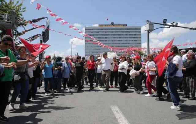 Özgür Özel'den mitingde ilk seçim vaadi: Emekli maaşı asgari ücretin 1.5 katı olacak