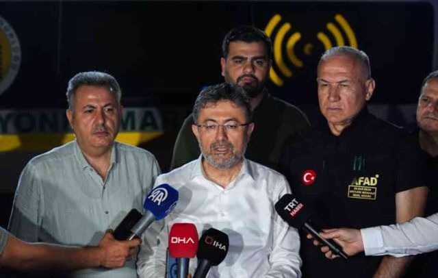 İzmir'in Selçuk ve Menderes ilçelerinde yangın! Ekiplerin mücadelesi sürüyor