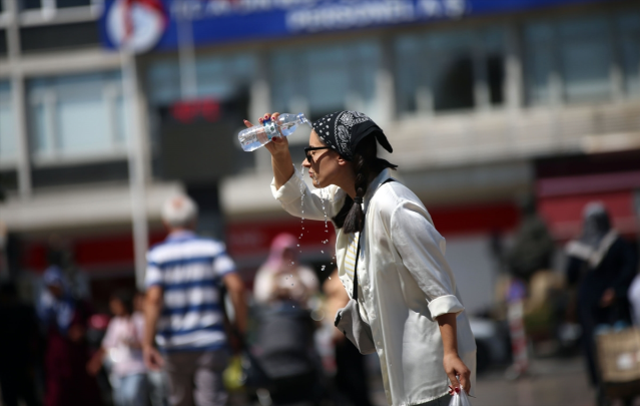 İstanbul'da hissedilen sıcaklık 56 dereceyi buldu, su tüketiminde tarihi rekor kırıldı