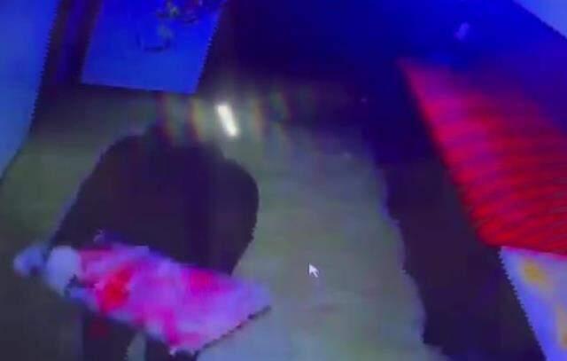 Dükkana girip 100 bin liralık et çaldılar! Kayıtta olan kamerayı hesap edemediler