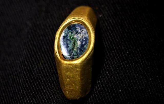 Akdeniz'deki gemi enkazında keşfedilen hazineler gün ışığına çıktı