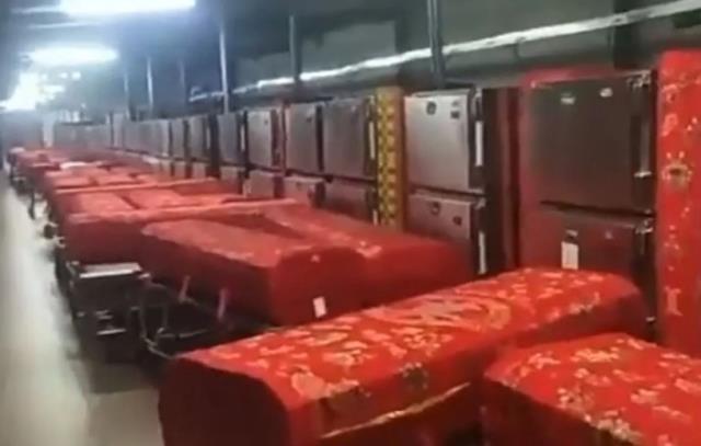 Kabus geri döndü! Günde 5 bin kişinin öldüğü Çin'de sokaklar cesetlerle kaplandı