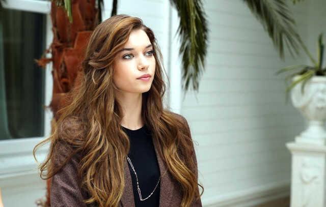 Bomba iddia: Afra Saraçoğlu ve Çağatay Ulusoy aşk yaşamaya başladı