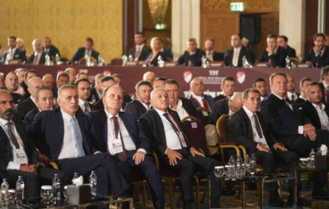 TFF seçiminde kriz! Ali Koç, Büyükekşi'nin yanına oturmayıp sandalyesini boş bıraktı