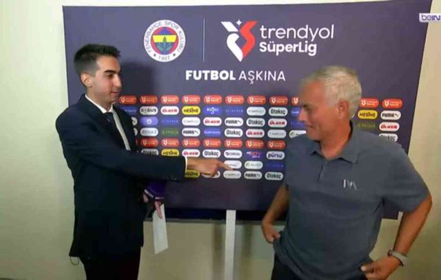 Kimse ne yapmak istediğini anlayamadı! Mourinho'dan herkesi şaşkına çeviren hareket