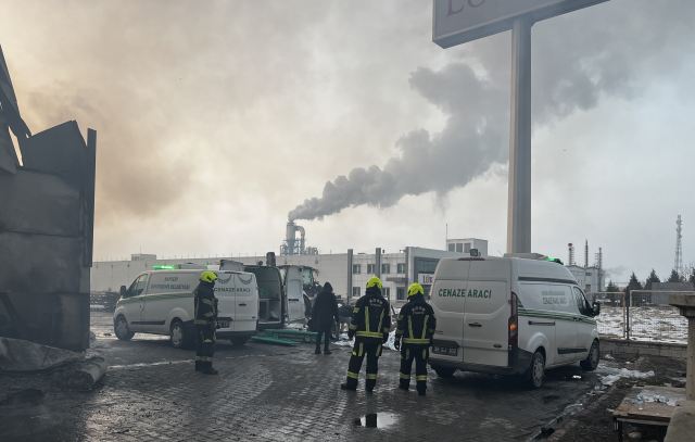 Fabrikada 3 işçinin öldüğü yangının başladığı anın kamera görüntüleri ortaya çıktı