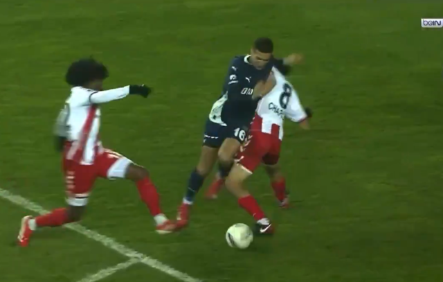 VAR devreye girmedi! İşte Fenerbahçe'nin penaltı beklediği pozisyon