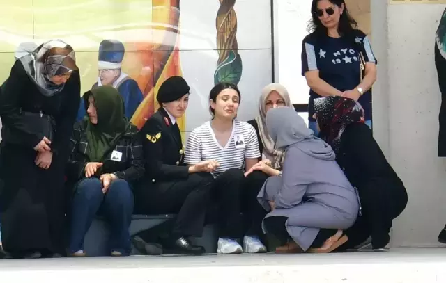 Düğün konvoyundaki kaza uzman çavuş ve eşini hayattan kopardı