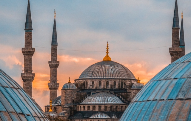 Ezan okunurken namaz kılınır mı (Diyanet)?