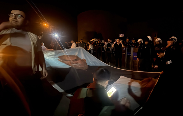 Diyarbakır'da 'Öcalan'a özgürlük' yürüyüşüne biber gazlı müdahale