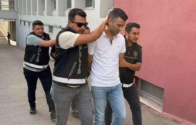 Kapısına gelen çiçeği aldı, 5 ev ve araçlarından oldu