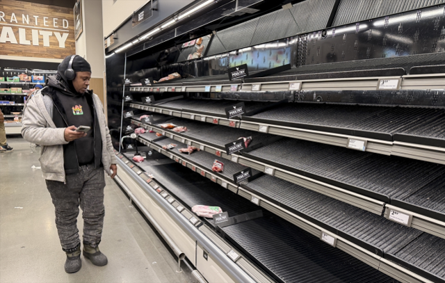 ABD'de halkın öfkesi dinmiyor! Felç edici soğuklara rağmen binler meydanlarda