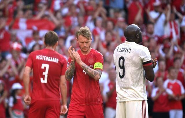 EURO 2020'de tarihi anlar! Danimarka-Belçika maçının 10. dakikasında herkes Eriksen'i alkışladı