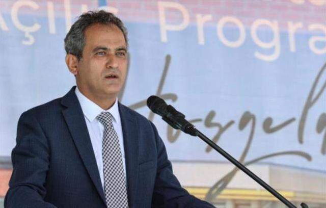 Okullar kapanacak mı? MEB 2021-2022 öğretim yılı devam edecek mi? Yüz yüze eğitim devam edecek mi?