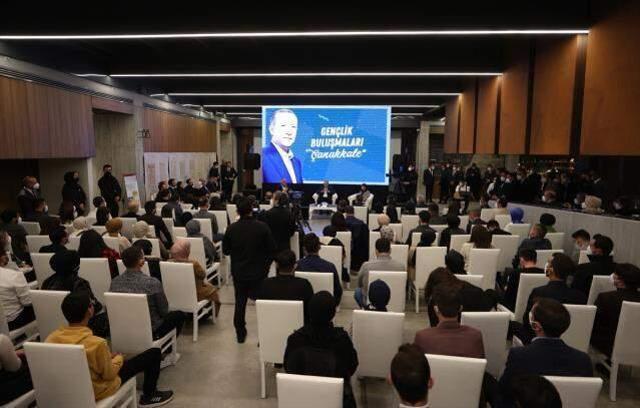 Cumhurbaşkanı Erdoğan gençlerle buluştu! Kılıçdaroğlu'na 'Kemal Amca' diye seslenince salonda alkış koptu